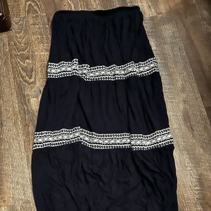 East Adeline Maxi Skirt. Navy blue with white embroidery. Size 2X